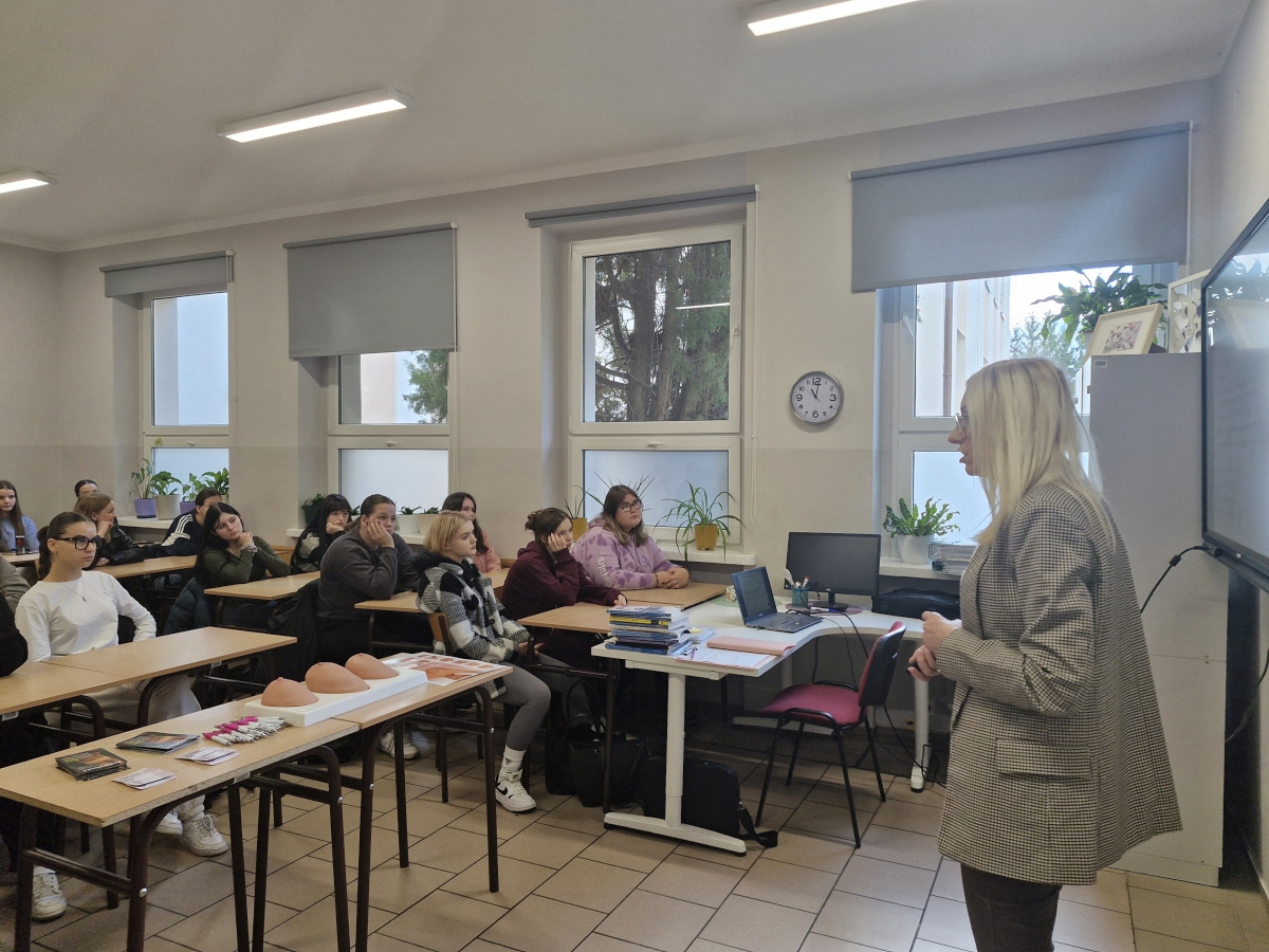 Spotkanie profilaktyczne dla uczennic klas maturalnych – Co kryją Twoje piersi?